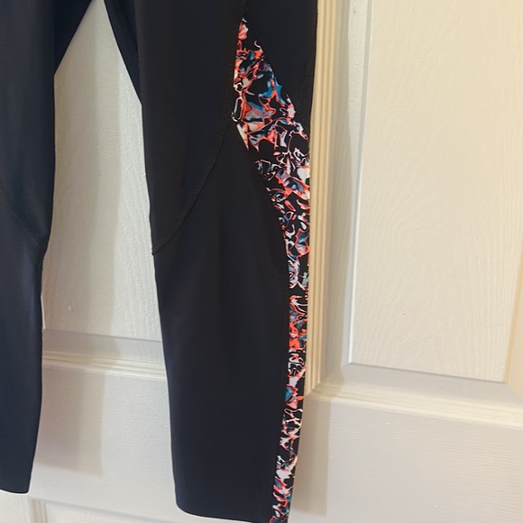 Under armor compression yoga pants/leggings with side pockets - Picture 5 of 9